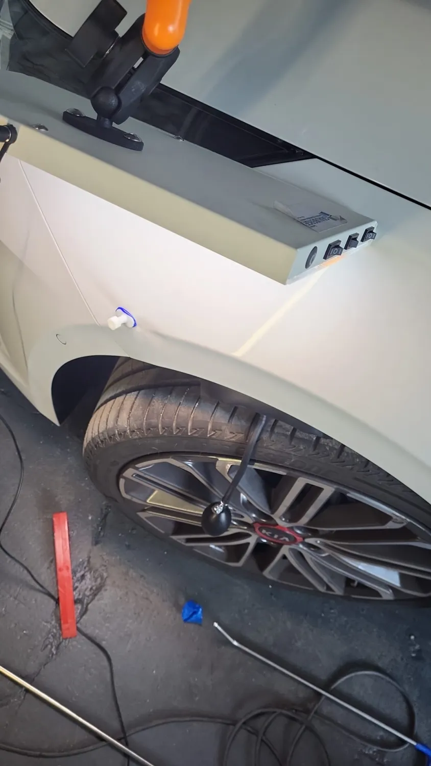 Professionelle Parkschadenreparatur von AT Dellentechnik